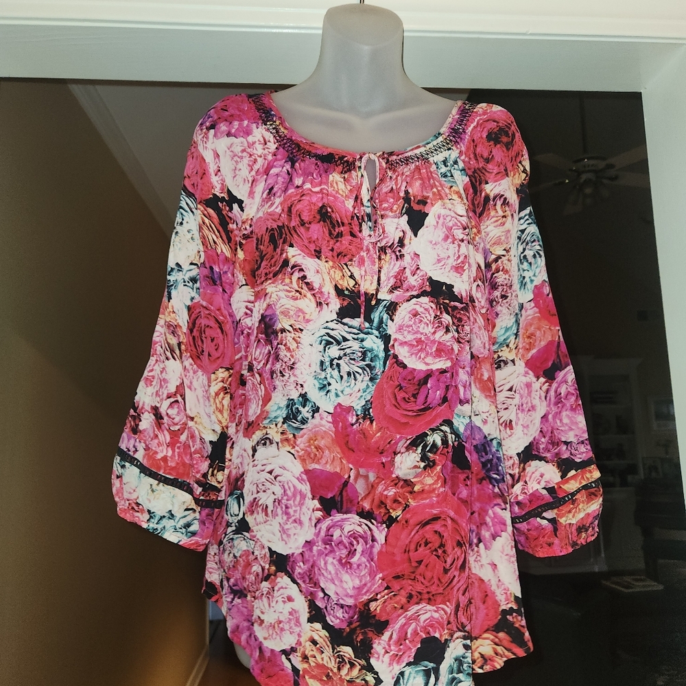 Anthropologie Vanessa Virginia Flowy Floral Red/Pink Multicolored Flowy Top